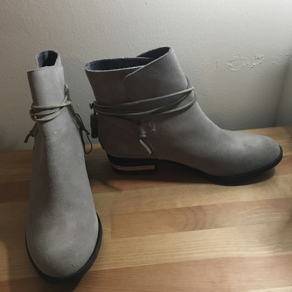 Sorel Women's Taupe Suede Ankle Boot with Tassel Wrap